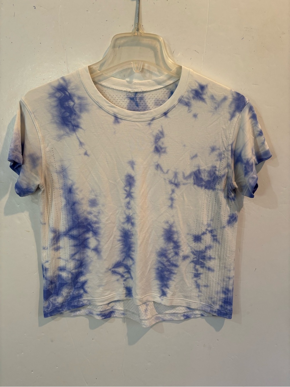 LULULEMON Tie-Dye Short Sleeve Crop Top in Blue and White